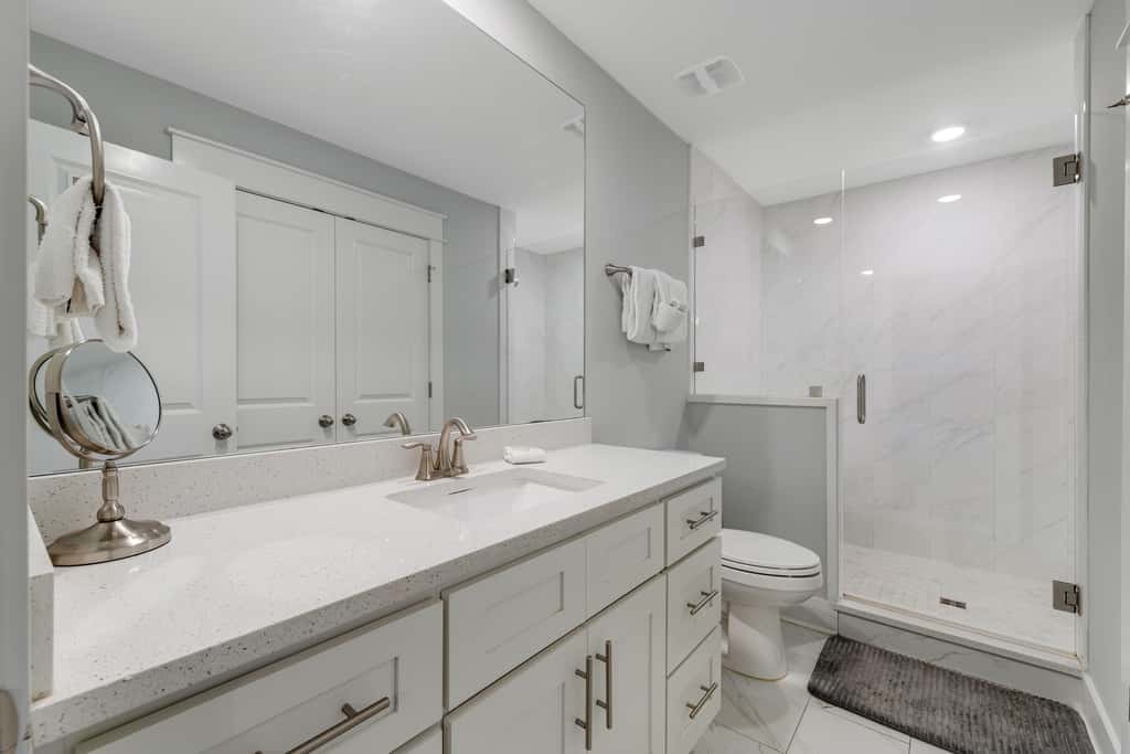 Classic beach home with shared pool access, WiFi, and central air conditioning