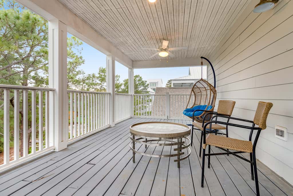 Classic beach home with shared pool access, WiFi, and central air conditioning