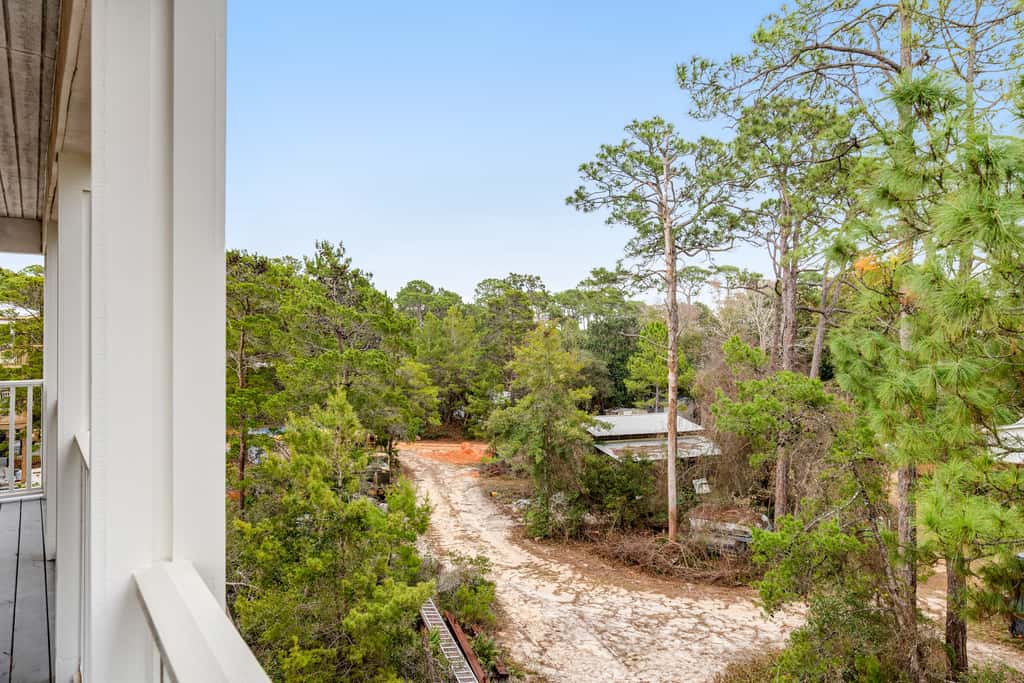 Classic beach home with shared pool access, WiFi, and central air conditioning