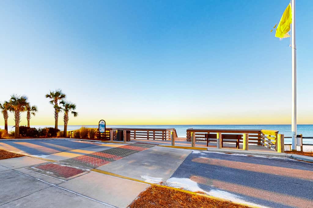 Classic beach home with shared pool access, WiFi, and central air conditioning