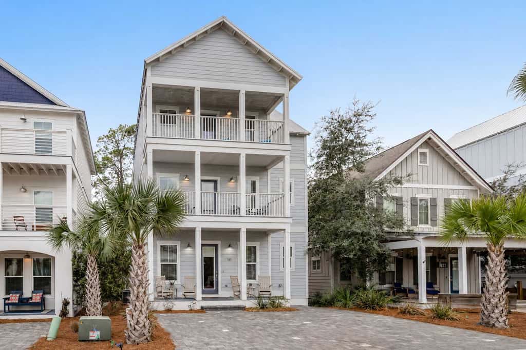 Classic beach home with shared pool access, WiFi, and central air conditioning