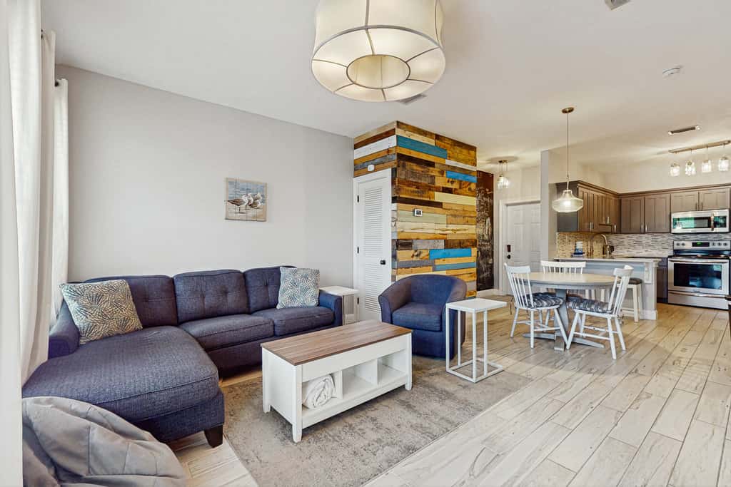 Charming townhouse with Wifi, Shared pool, Washer and Dryer