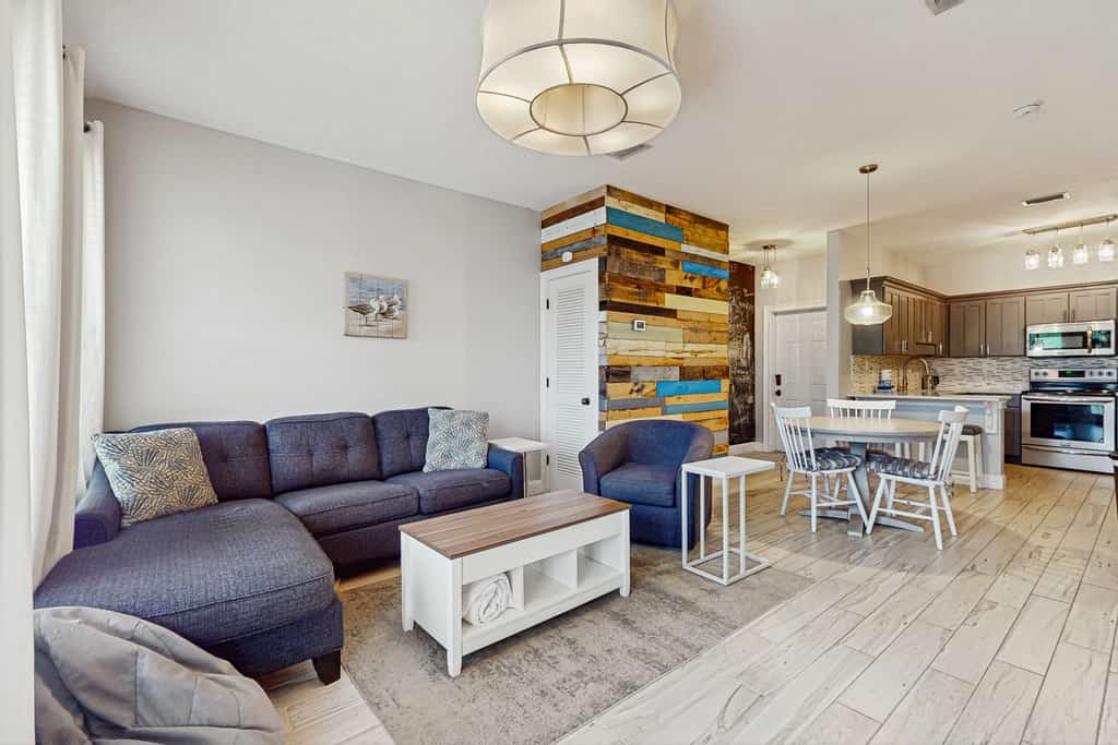 Charming townhouse with Wifi, Shared pool, Washer and Dryer