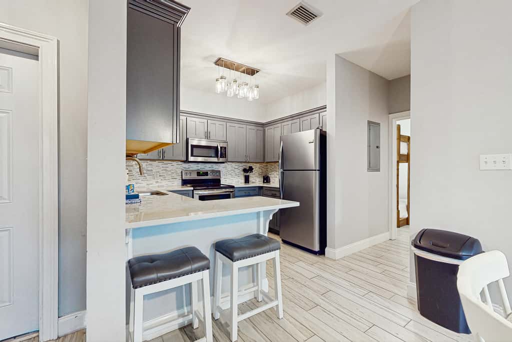 Charming townhouse with Wifi, Shared pool, Washer and Dryer