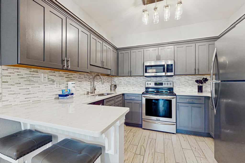 Charming townhouse with Wifi, Shared pool, Washer and Dryer