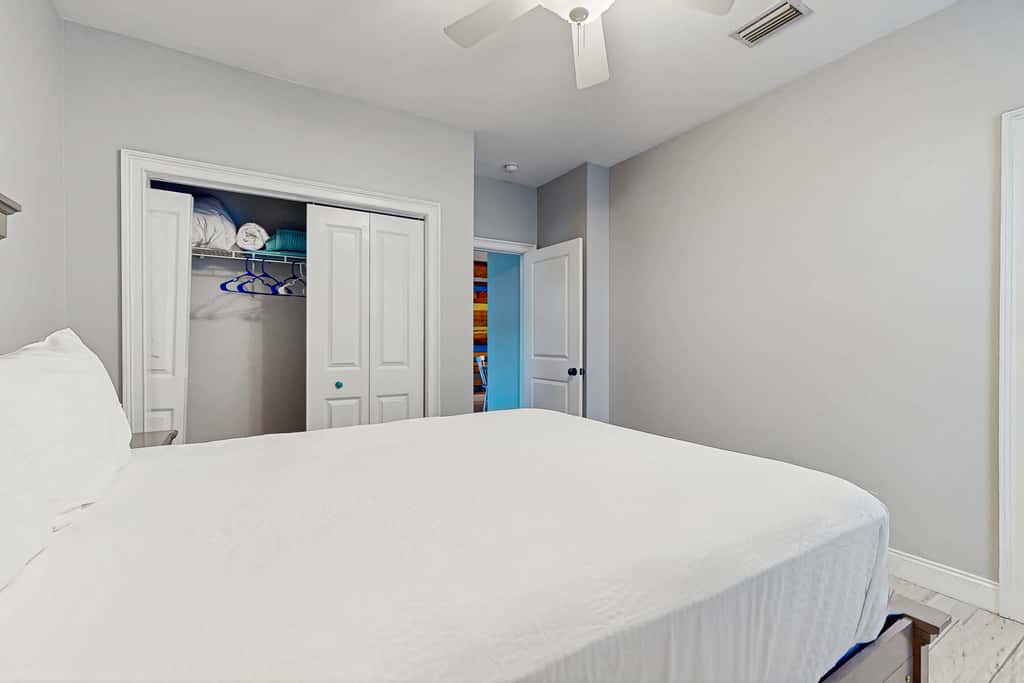 Charming townhouse with Wifi, Shared pool, Washer and Dryer