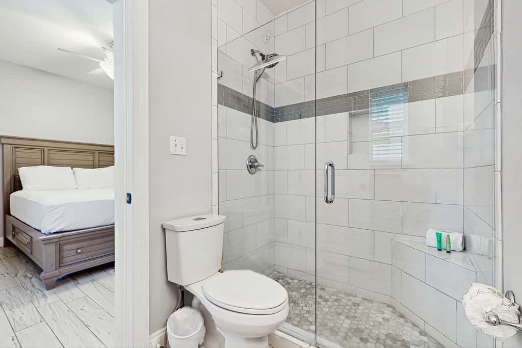 Charming townhouse with Wifi, Shared pool, Washer and Dryer