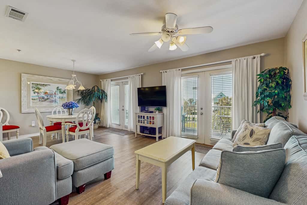 Bright Santa Rosa Beach Villa with community pools & hot tub - Next to Gulf