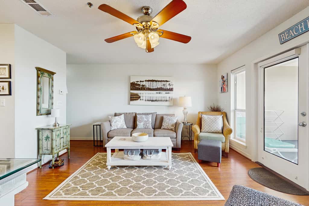 Fourth-floor, Caribbean corner condo with ocean views, pool, & hot tub
