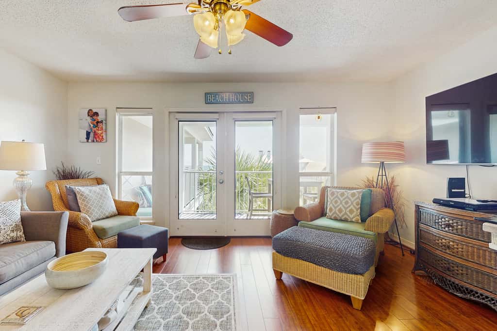 Fourth-floor, Caribbean corner condo with ocean views, pool, & hot tub