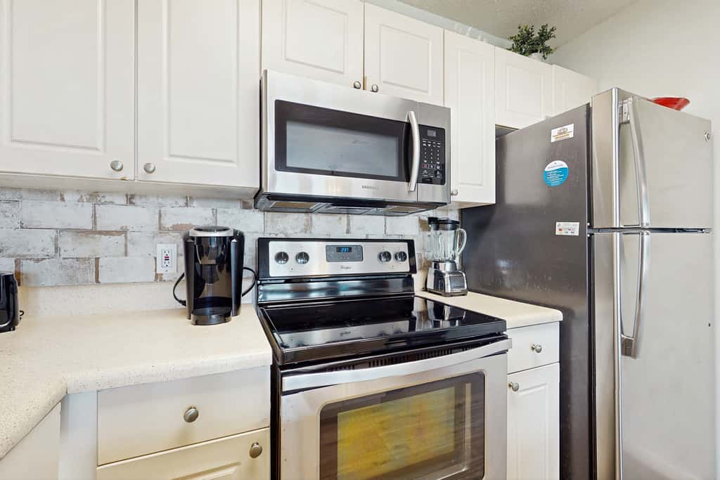 Fourth-floor, Caribbean corner condo with ocean views, pool, & hot tub