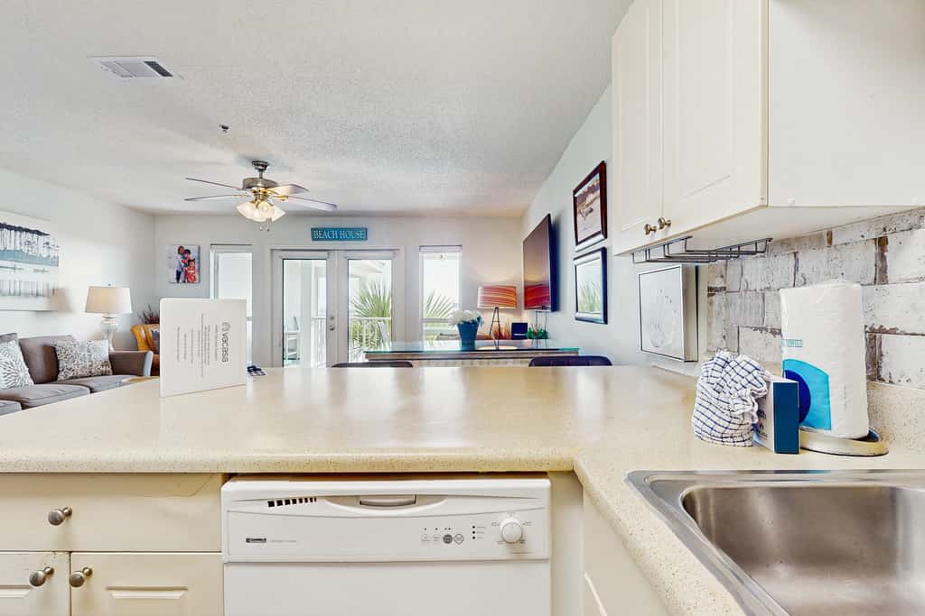 Fourth-floor, Caribbean corner condo with ocean views, pool, & hot tub