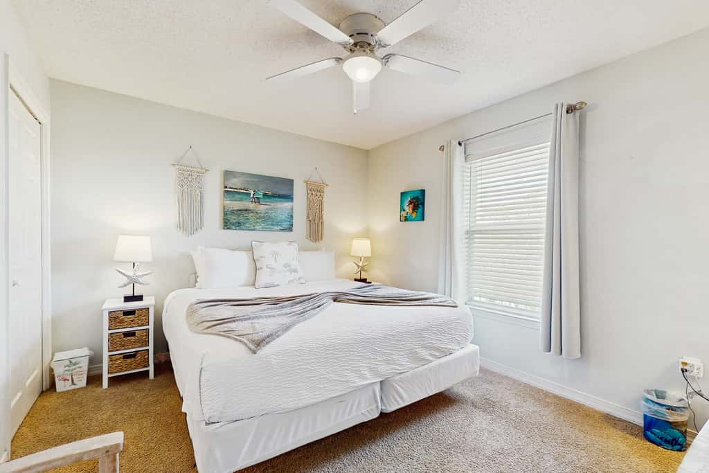 Fourth-floor, Caribbean corner condo with ocean views, pool, & hot tub