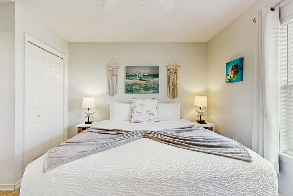 Fourth-floor, Caribbean corner condo with ocean views, pool, & hot tub