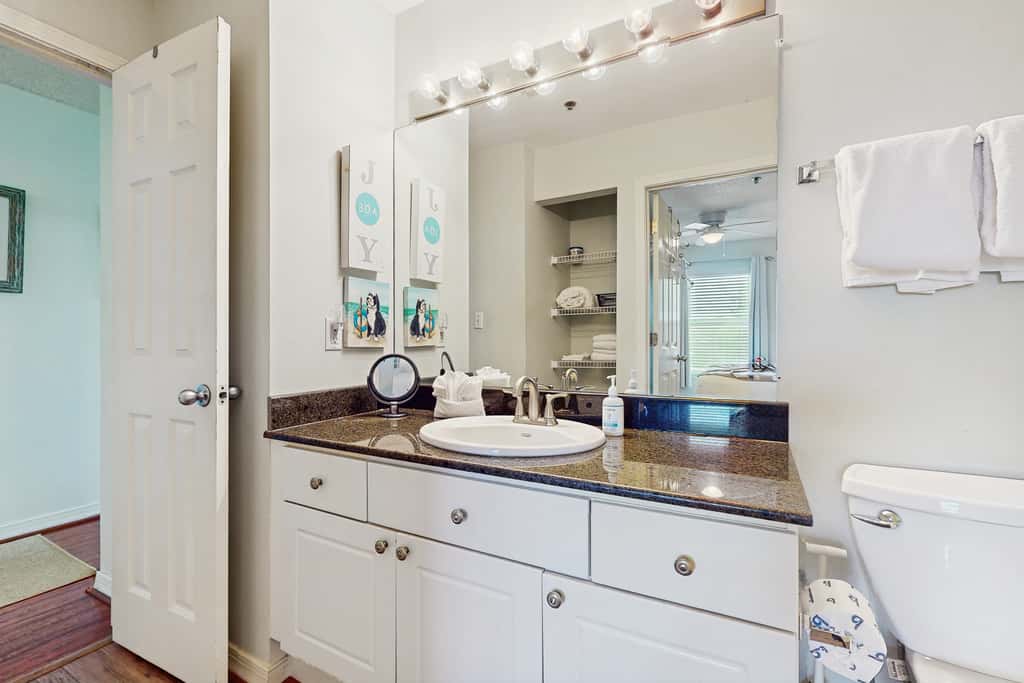 Fourth-floor, Caribbean corner condo with ocean views, pool, & hot tub