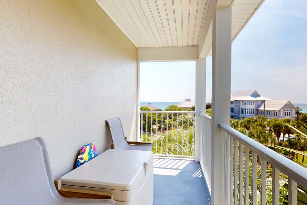 Fourth-floor, Caribbean corner condo with ocean views, pool, & hot tub