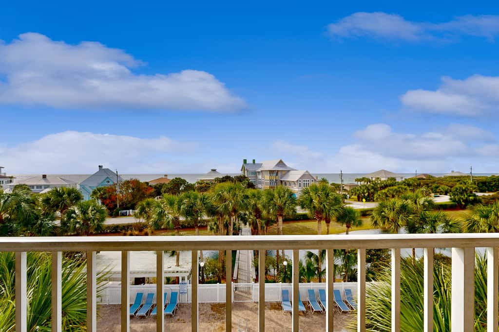 Coastal condo with free WiFi, on-site pool & hot tub