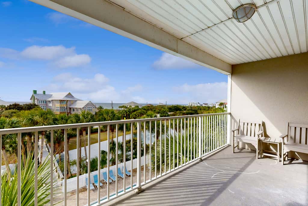 Coastal condo with free WiFi, on-site pool & hot tub