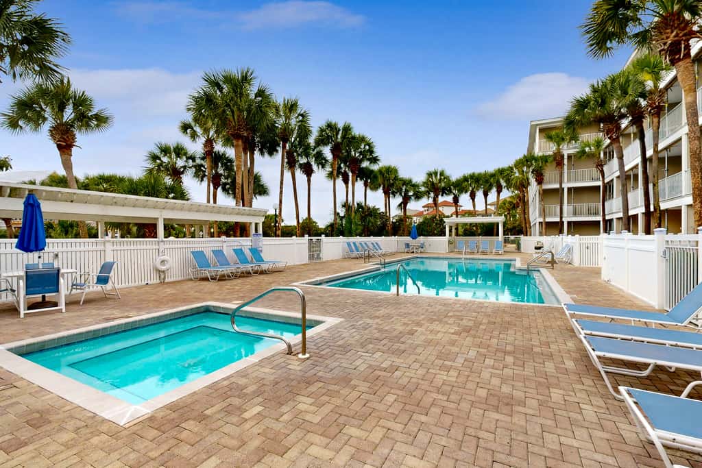 Coastal condo with free WiFi, on-site pool & hot tub