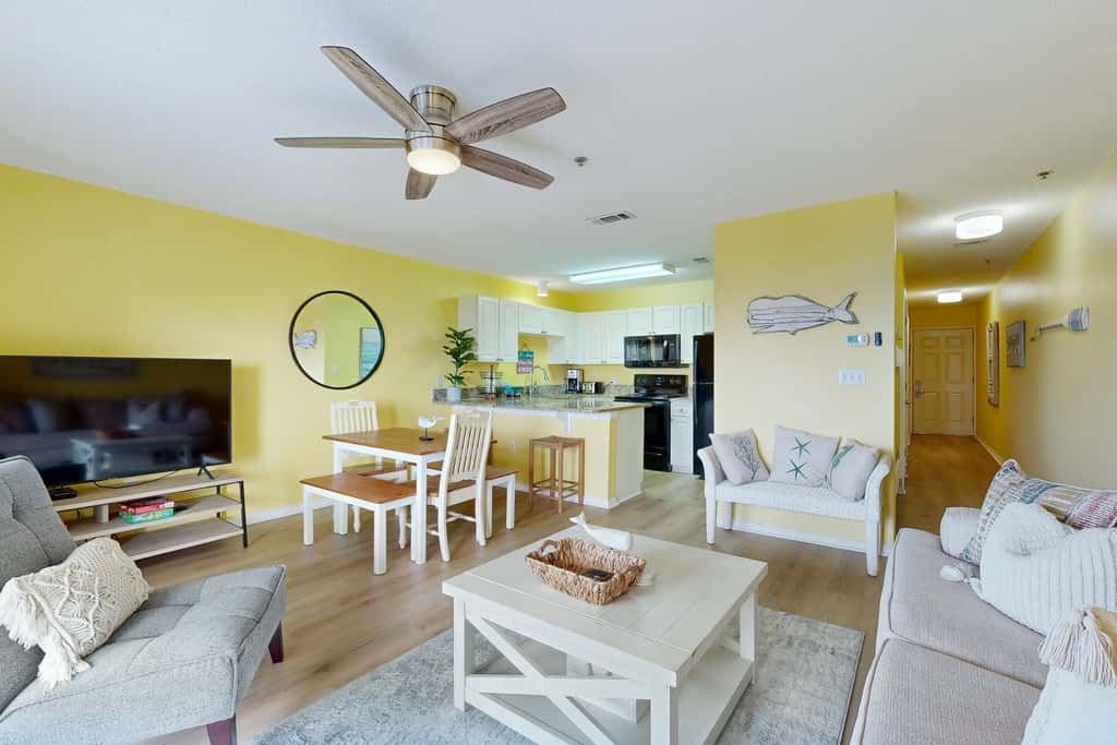Coastal condo with free WiFi, on-site pool & hot tub