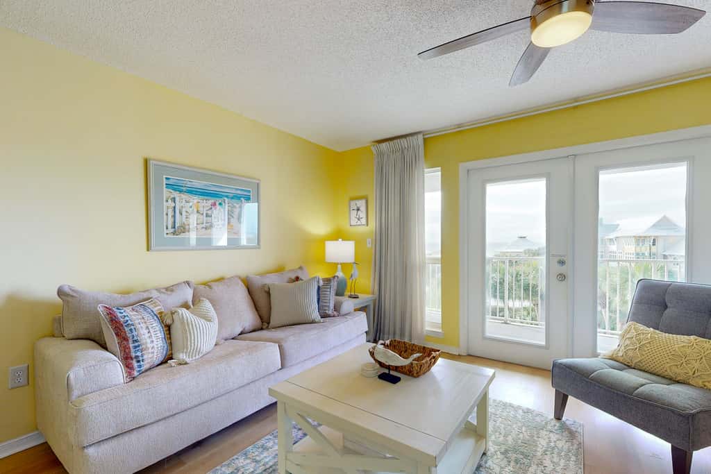Coastal condo with free WiFi, on-site pool & hot tub