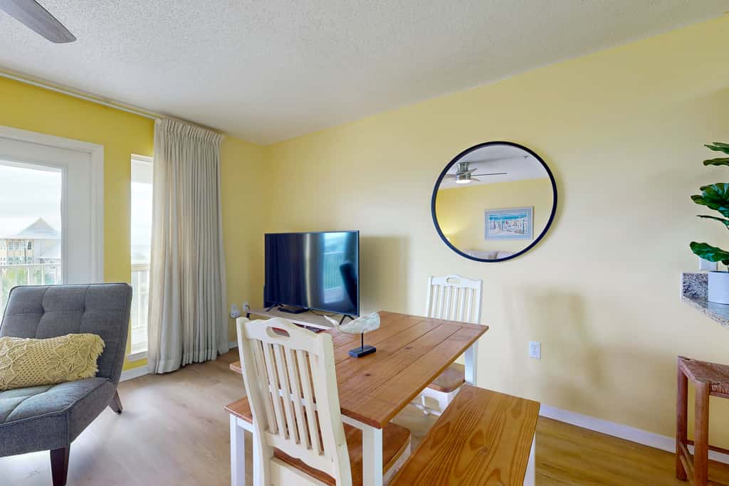 Coastal condo with free WiFi, on-site pool & hot tub