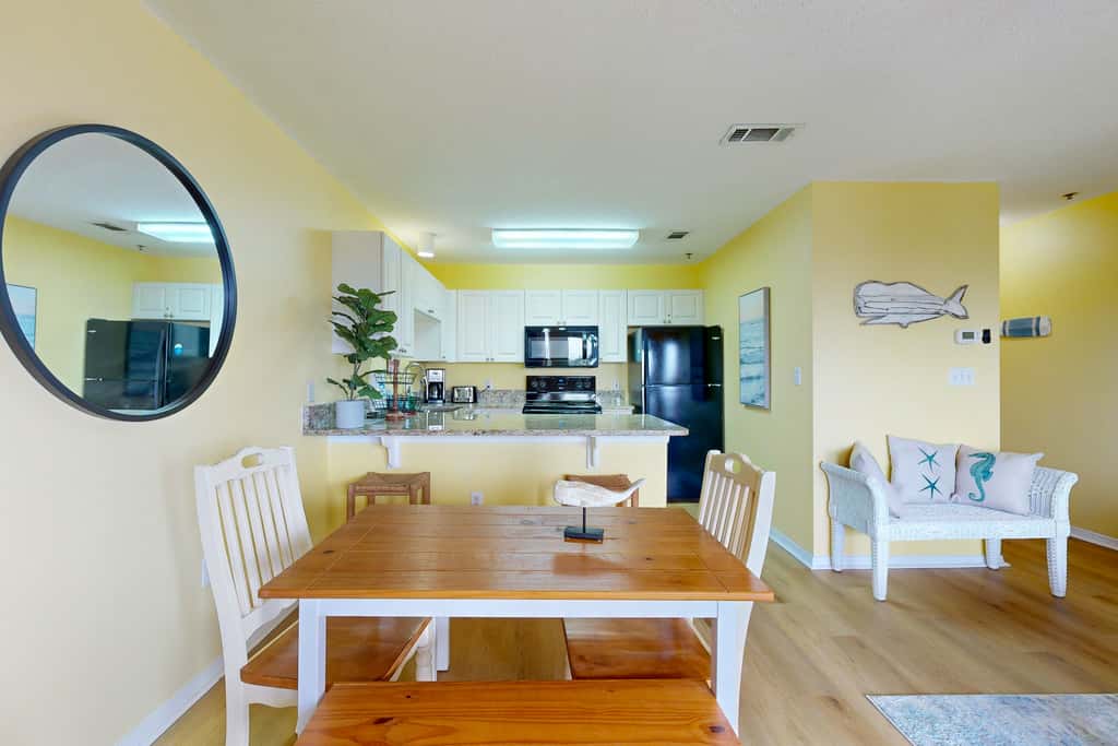 Coastal condo with free WiFi, on-site pool & hot tub