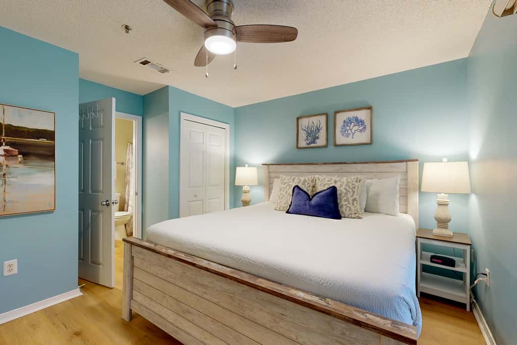 Coastal condo with free WiFi, on-site pool & hot tub