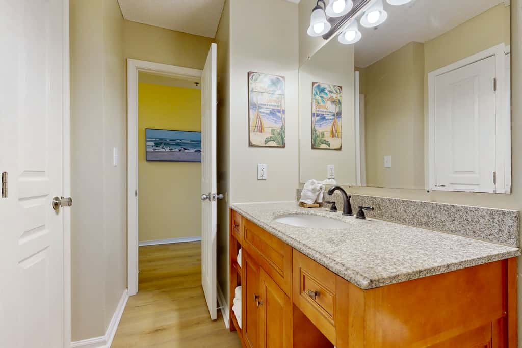 Coastal condo with free WiFi, on-site pool & hot tub