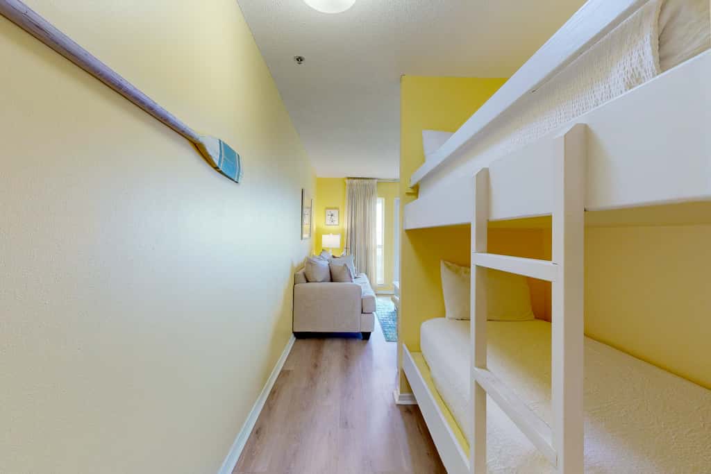 Coastal condo with free WiFi, on-site pool & hot tub
