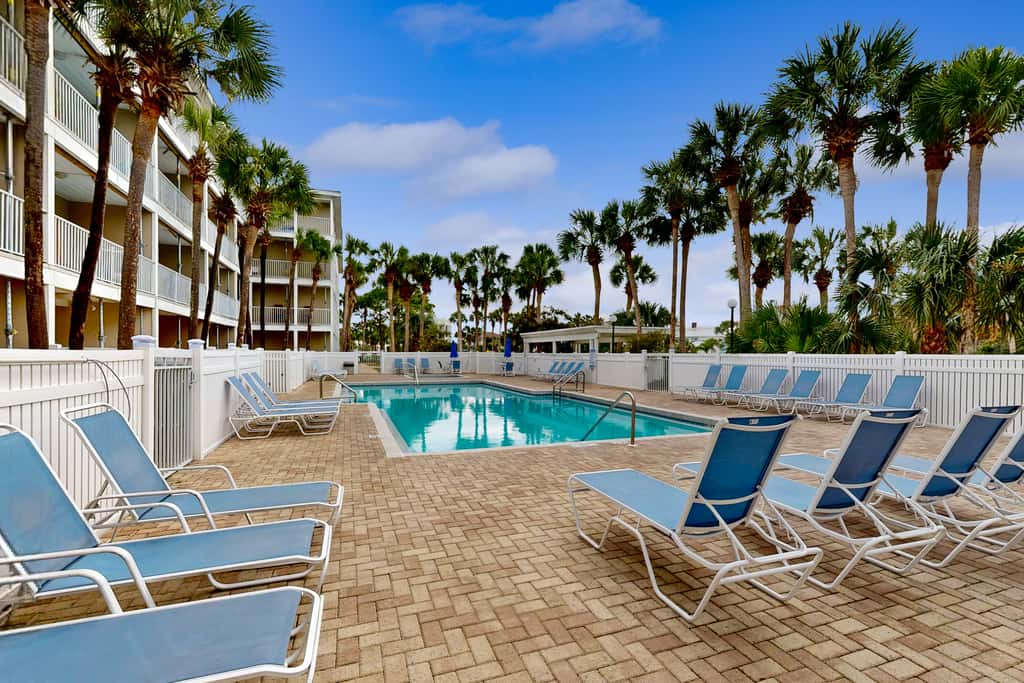 Coastal condo with free WiFi, on-site pool & hot tub