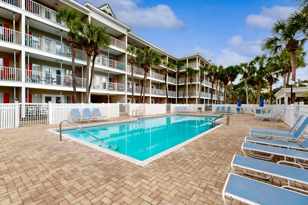 Coastal condo with free WiFi, on-site pool & hot tub