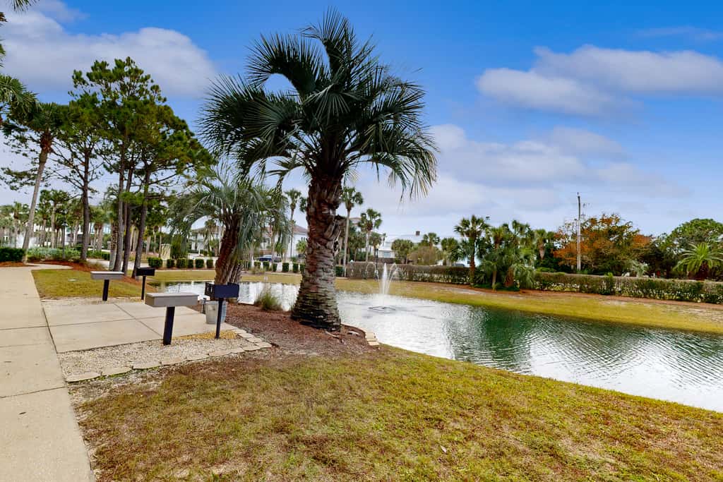 Coastal condo with free WiFi, on-site pool & hot tub