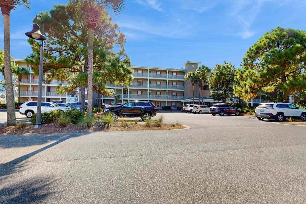 Coastal condo with free WiFi, on-site pool & hot tub
