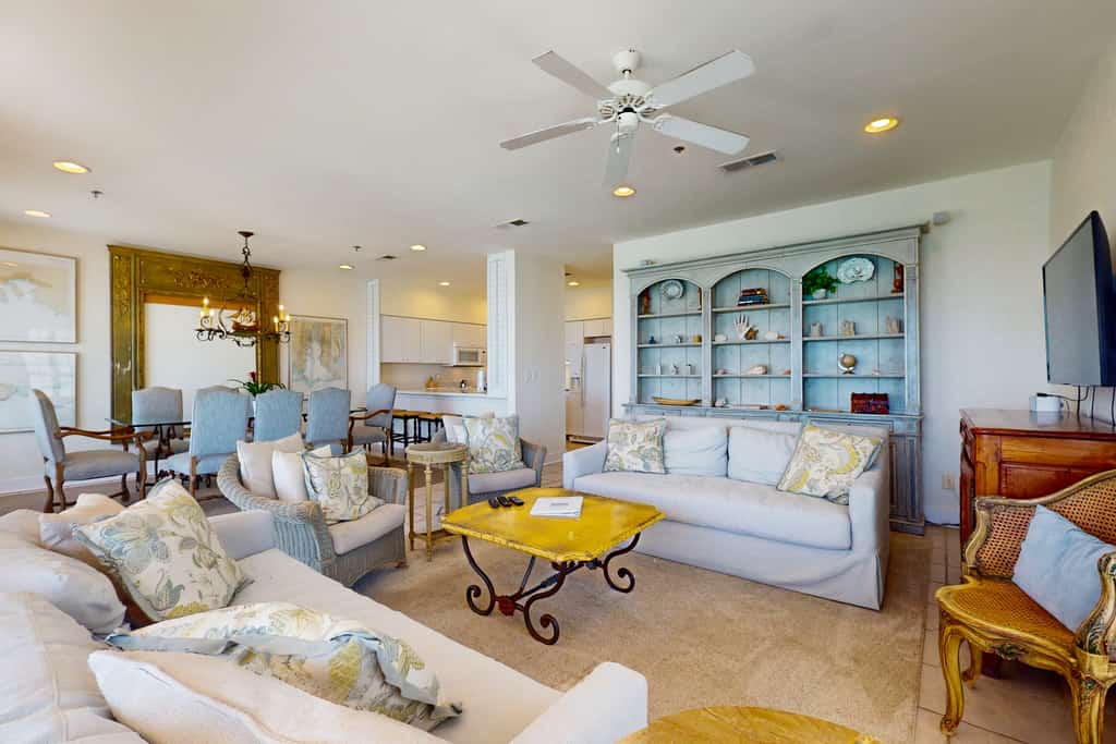 Beachfront escape with sweeping ocean views & shared pool - snowbirds welcome!