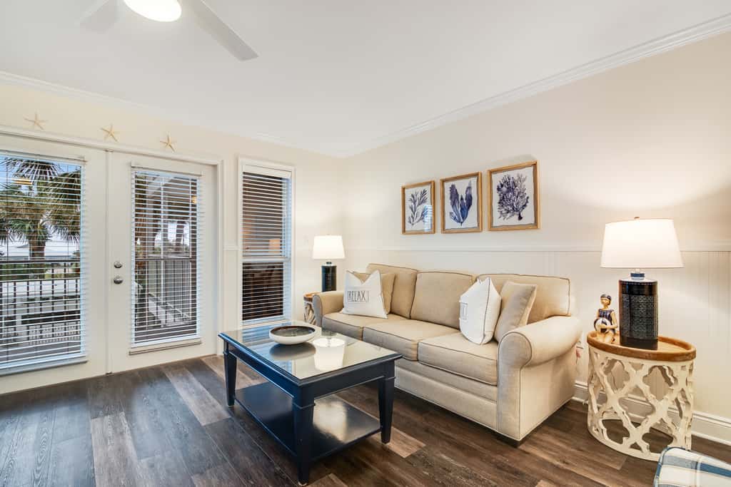 Charming condo near the beach, with community pools and hot tub