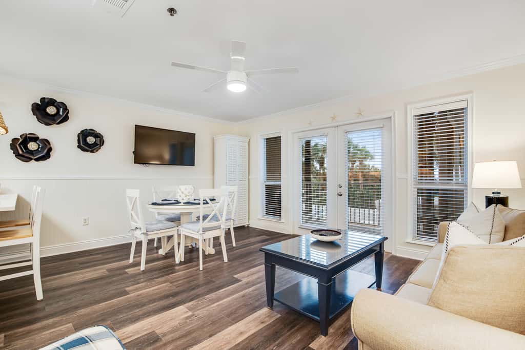 Charming condo near the beach, with community pools and hot tub