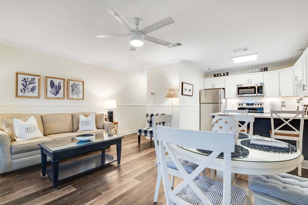 Charming condo near the beach, with community pools and hot tub