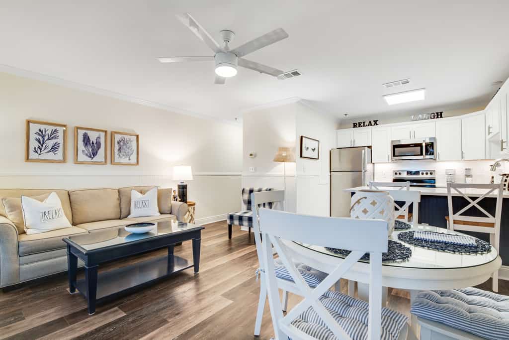 Charming condo near the beach, with community pools and hot tub