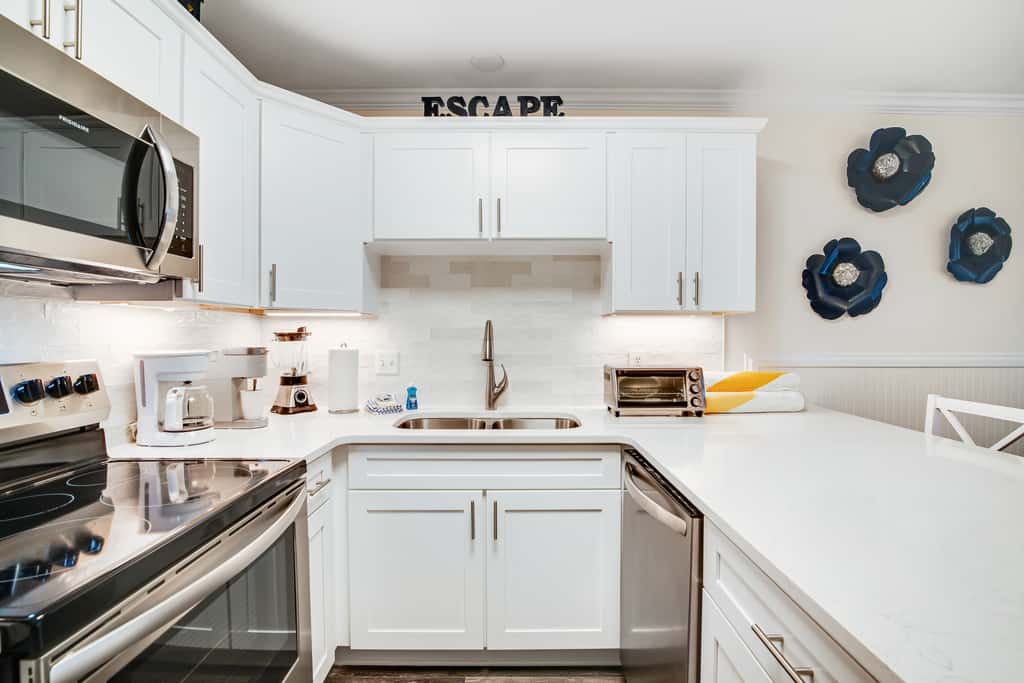 Charming condo near the beach, with community pools and hot tub