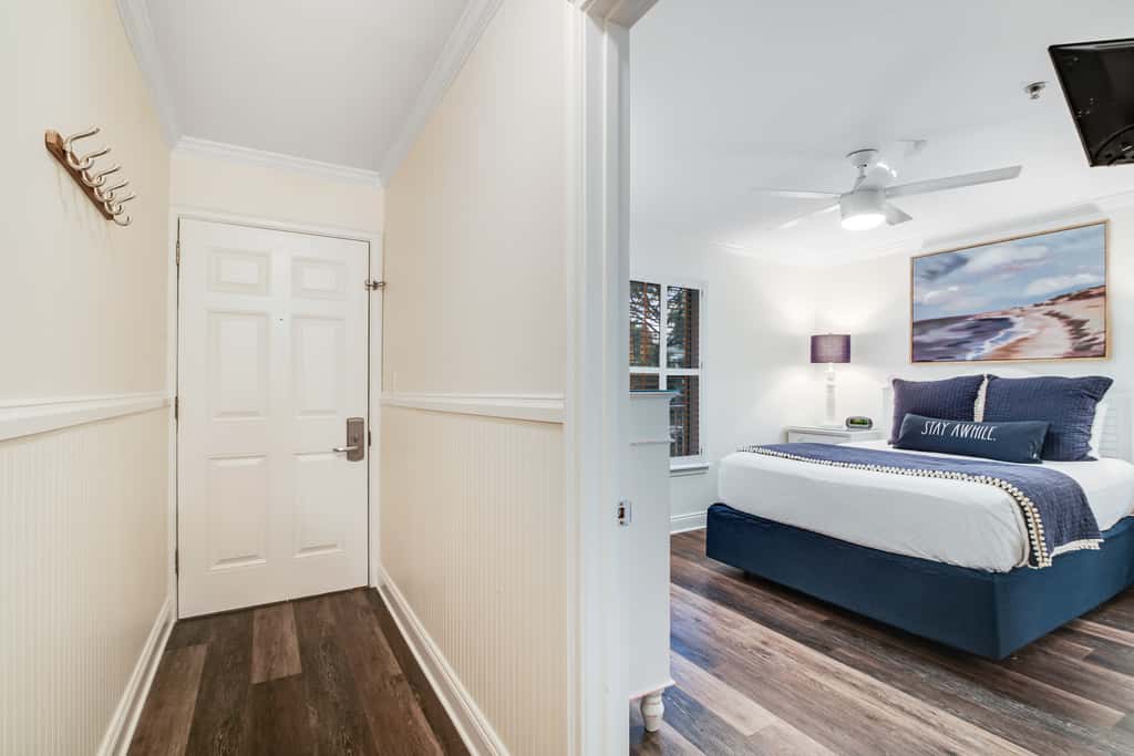 Charming condo near the beach, with community pools and hot tub