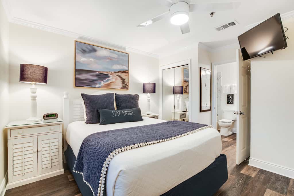 Charming condo near the beach, with community pools and hot tub