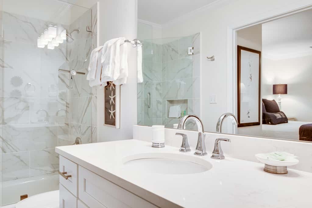 Charming condo near the beach, with community pools and hot tub