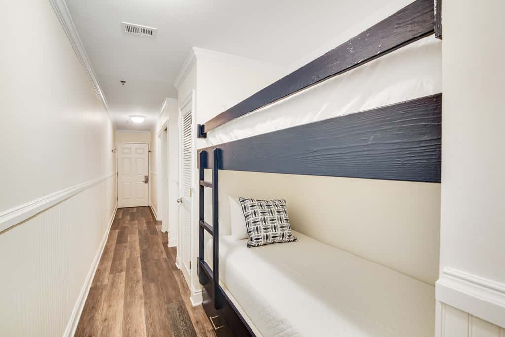 Charming condo near the beach, with community pools and hot tub