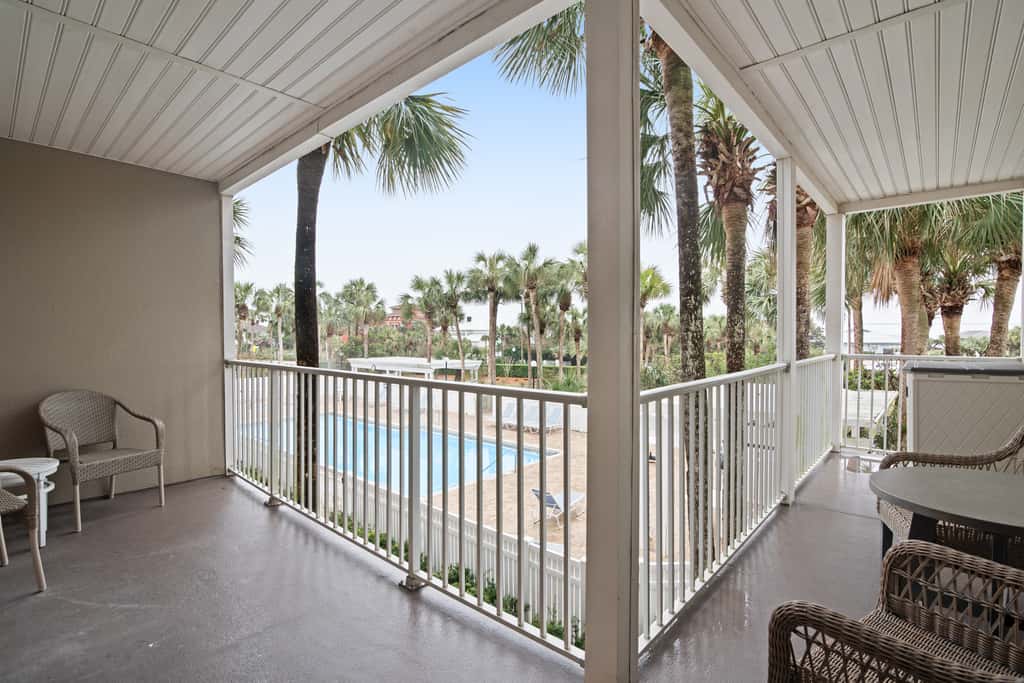 Charming condo near the beach, with community pools and hot tub