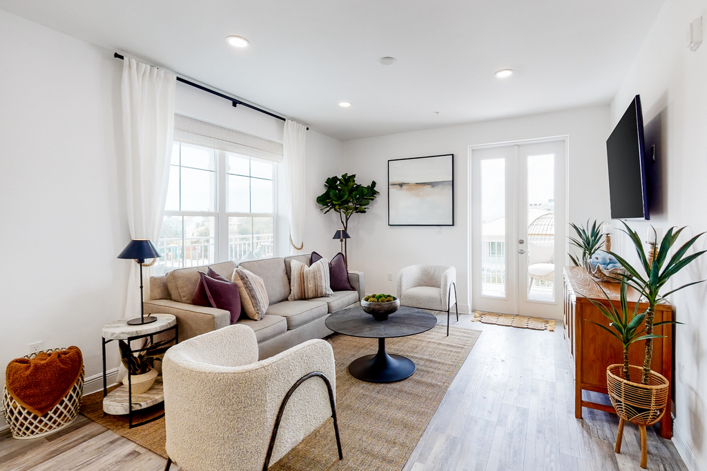 Second Floor Corner Unit with Gulf View, shared pools, hot tub-private beach access
