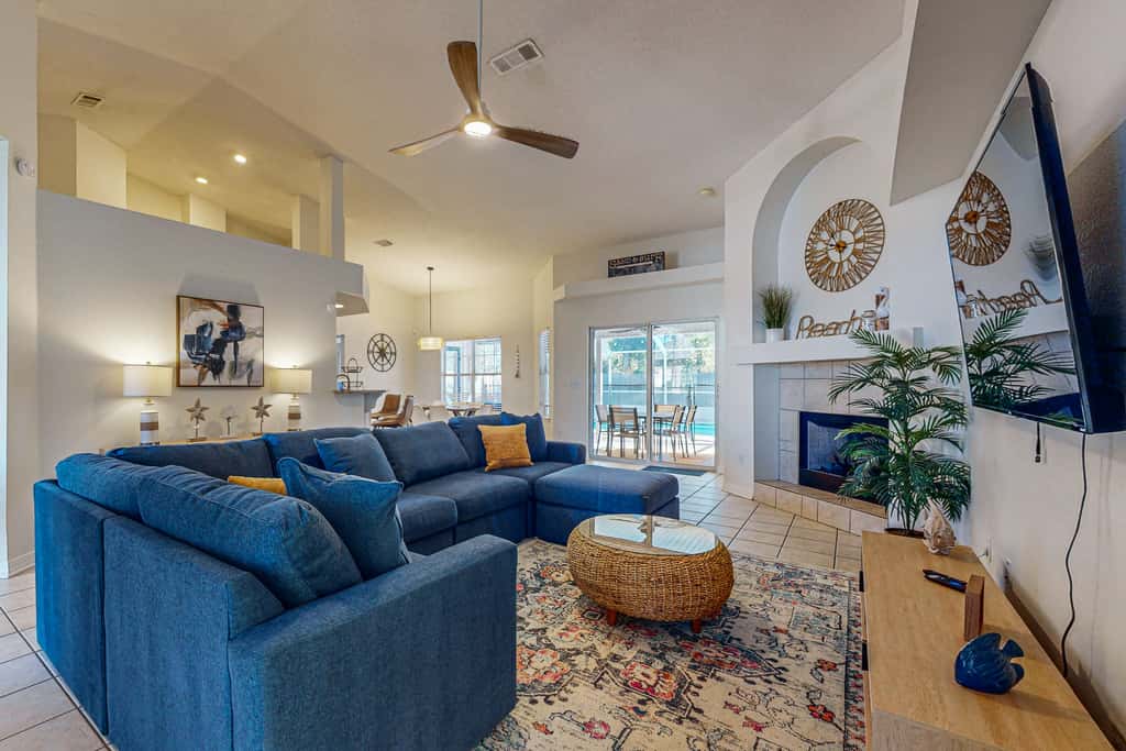 Single-level home with fenced yard, private pool & washer&dryer