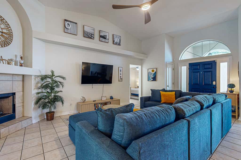 Single-level home with fenced yard, private pool & washer&dryer