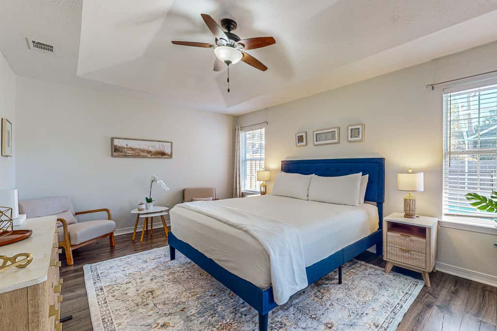 Single-level home with fenced yard, private pool & washer&dryer