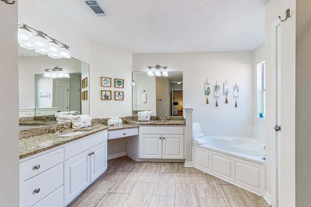 Single-level home with fenced yard, private pool & washer&dryer
